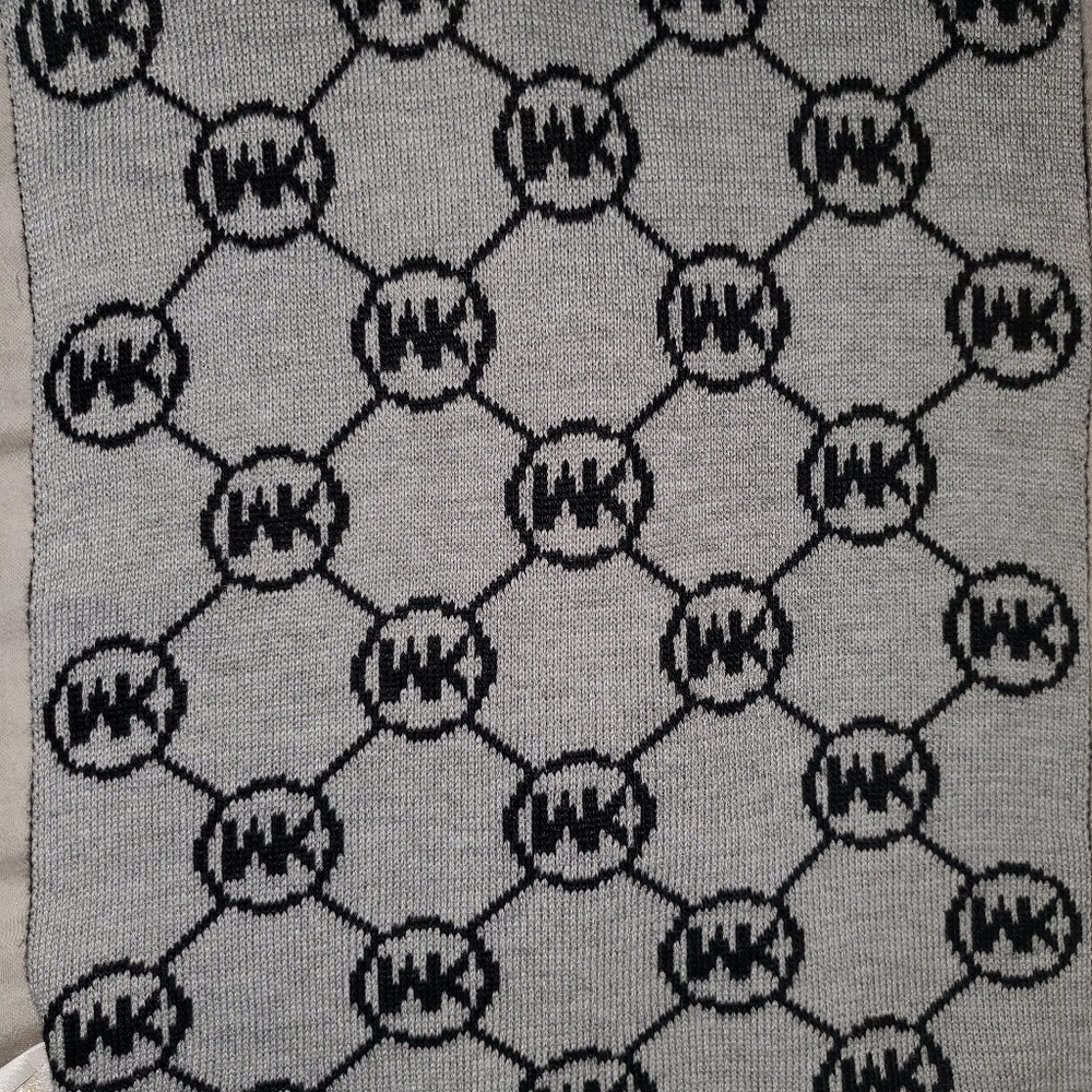 Michael Kors Scarf Blk/Wht - Picture 2 of 4